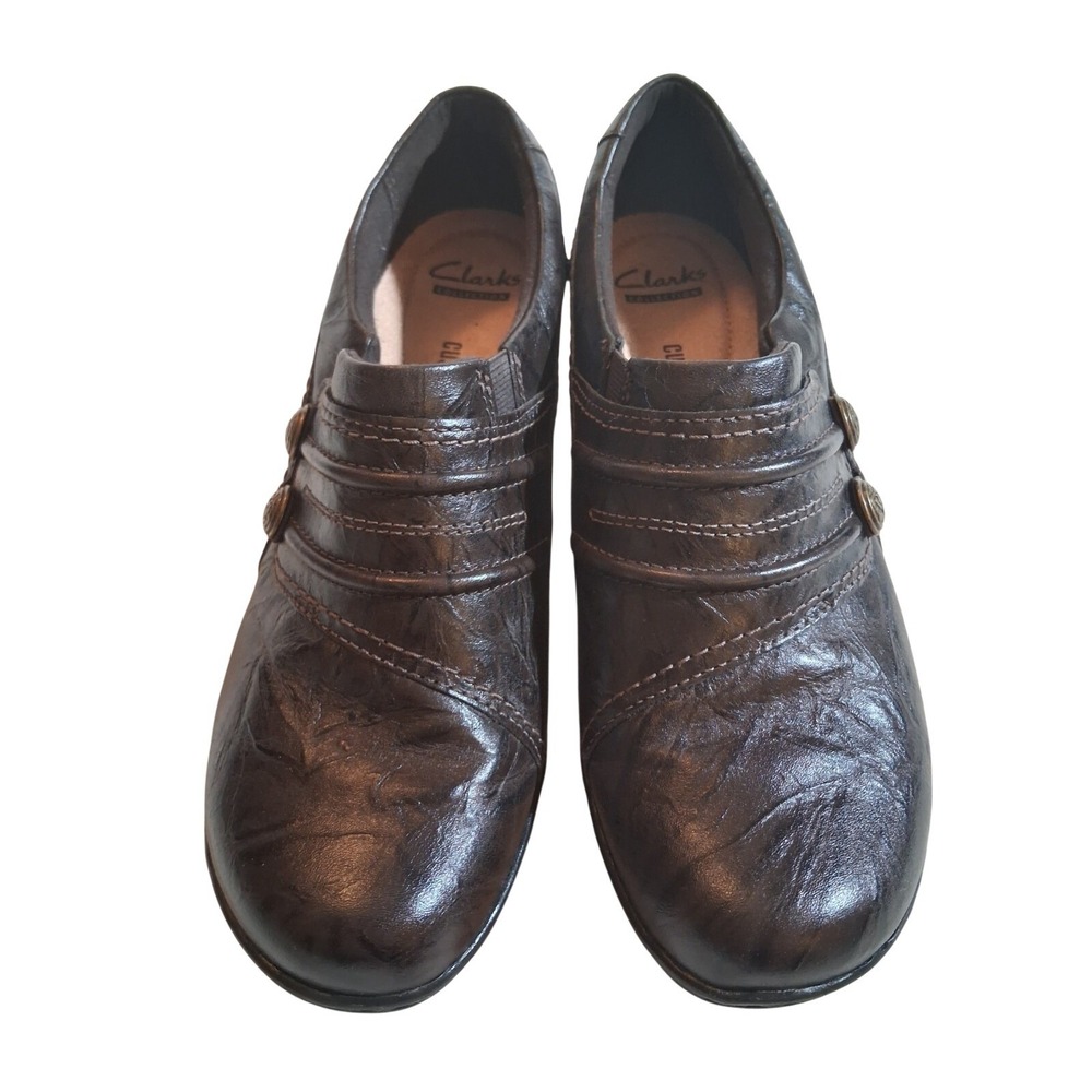 Clarks Collection heeled loafer brown creased finish 2 button US women 7.5 M